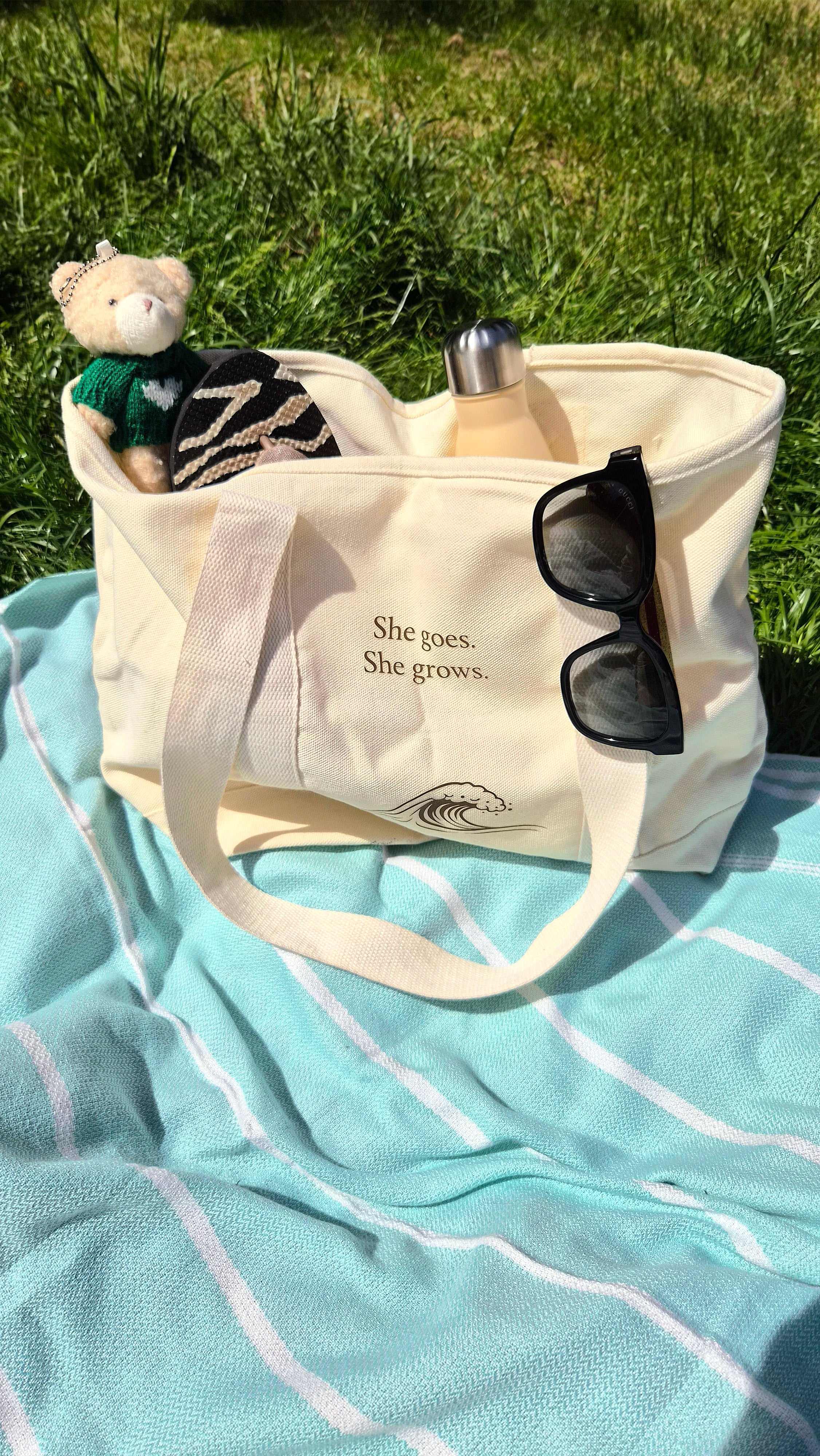 Wave Canvas Beach Tote Bag with Inner Pockets