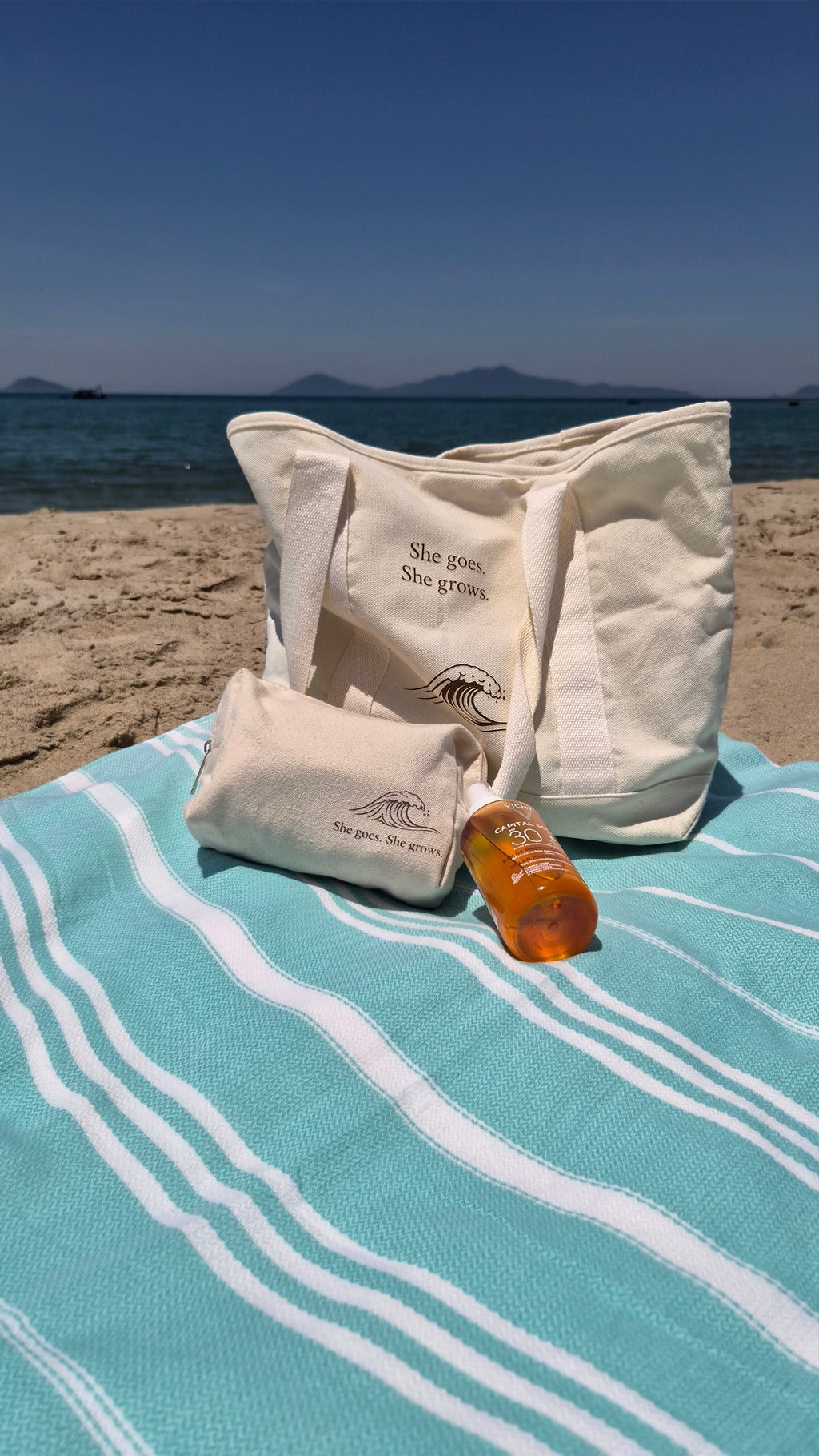 Wave Canvas Beach Tote Bag with Inner Pockets