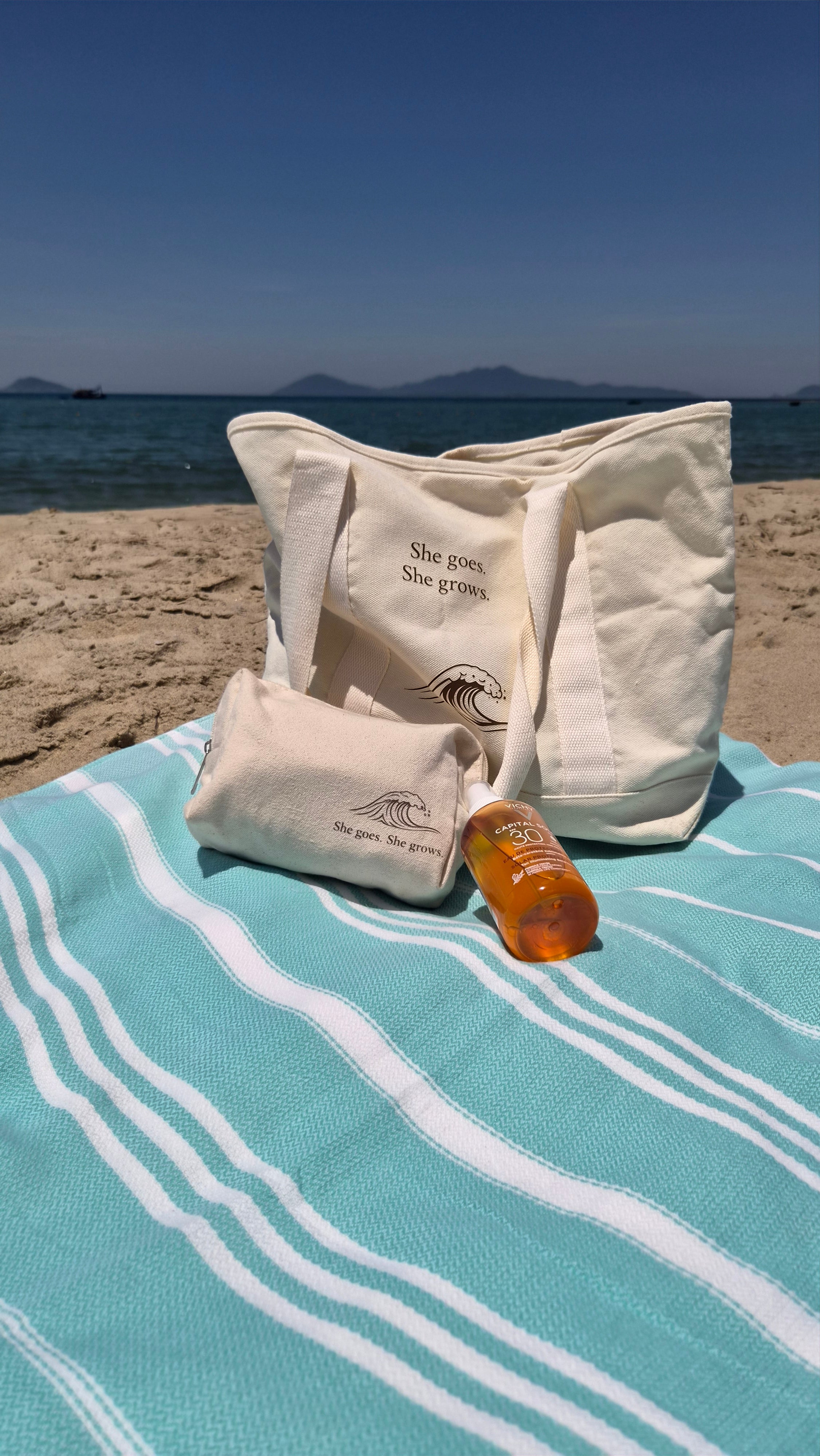 Wave Canvas Beach Tote Bag with Inner Pockets